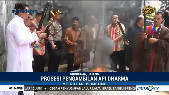 Umat Buddha Gelar Prosesi Pengambilan Api Dharma