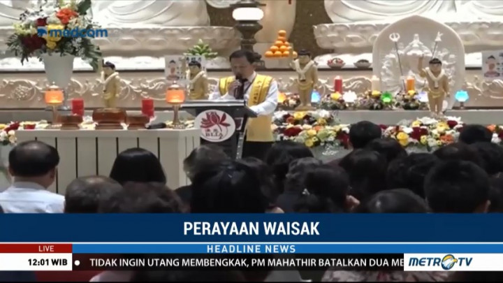 Ribuan Umat Buddha Rayakan Waisak di Vihara Sinar Buddha