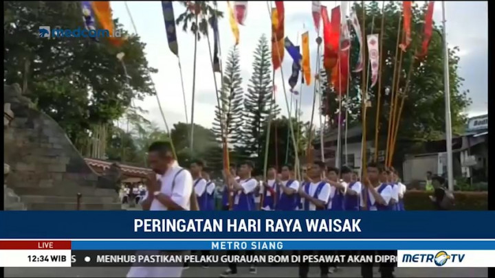 Kirab Air & Api Diperkirakan Tiba di Borobudur Pukul 13.00 WIB