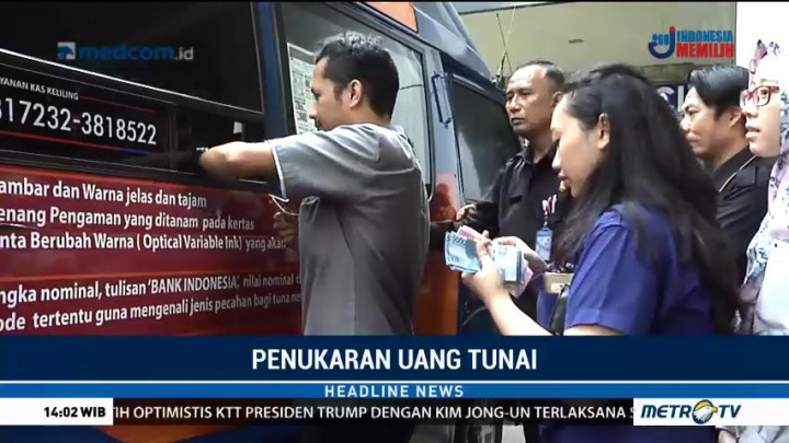 Karyawan Media Group Antre Tukar Uang