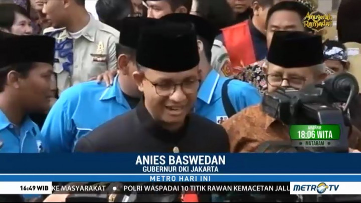 Pohon Imitasi Dipasang Tanpa Koordinasi