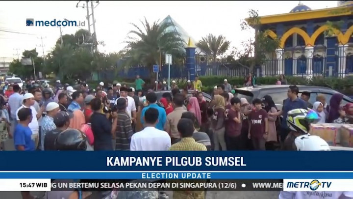 Cagub Sumsel Herman Deru Bagi-Bagi Takjil di Lubuk Linggau