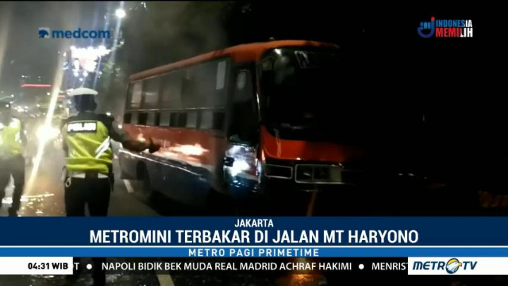 Metromini Terbakar di MT Haryono