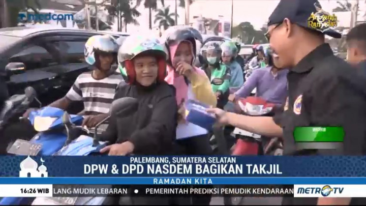 DPW dan DPD NasDem Sumsel Bagikan Takjil Gratis