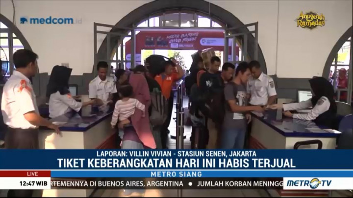Stasiun Pasar Senen Mulai Dipadati Pemudik