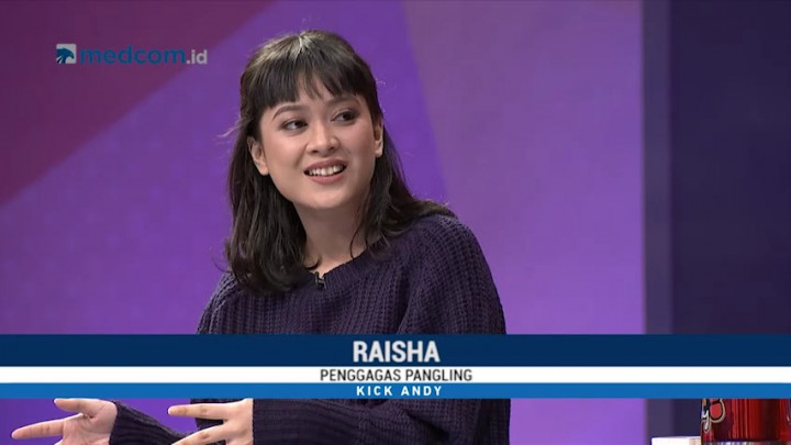 Tukang Cukur Cantik yang Dibayar dengan Senyuman