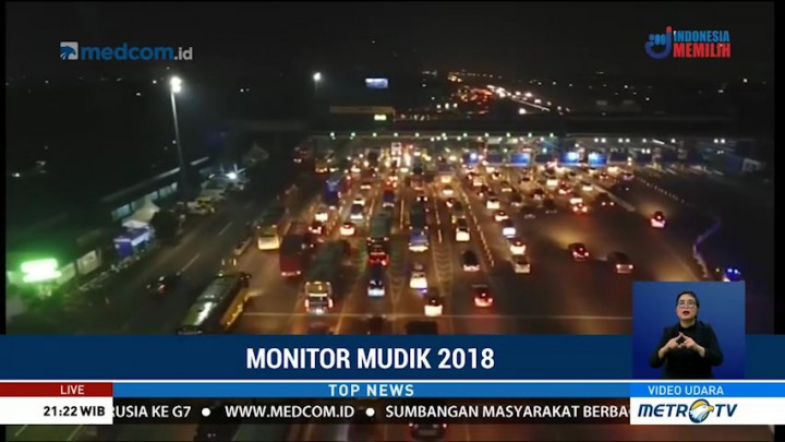 Antrean Kendaraan Terjadi di Gerbang Tol Cikarang Utama
