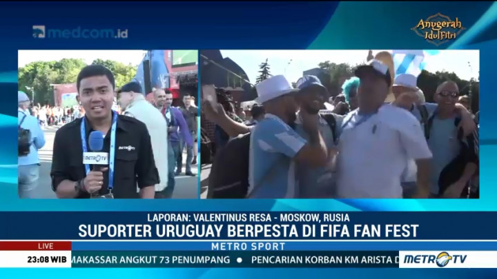 Suporter Uruguay Rayakan Kemenangan atas Mesir