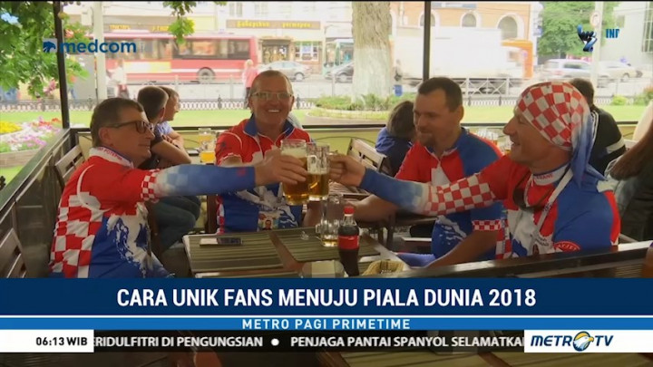 Cara Unik Suporter Bola Mendukung Tim Kesayangannya