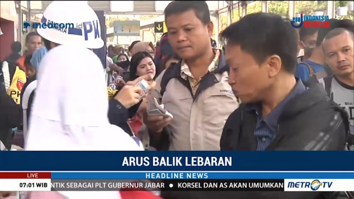 Pemudik Masih Memadati Stasiun Pasar Senen