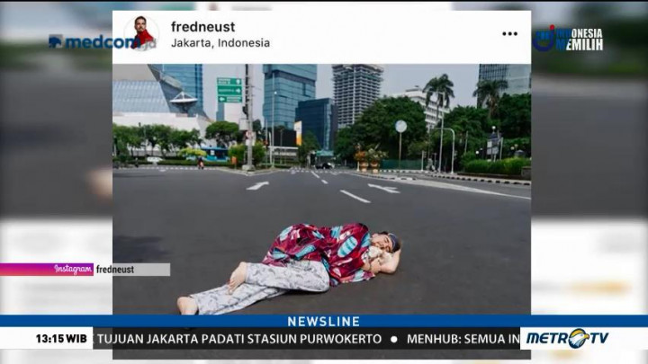 Jalanan Sepi, Warga Jakarta Tidur di Tengah Jalan
