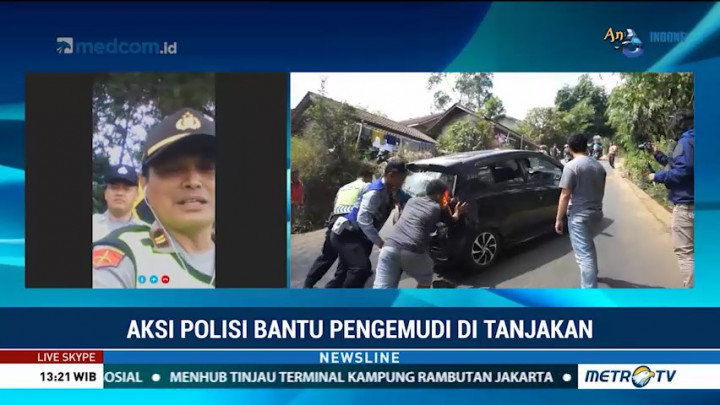 Aksi Polisi Bantu Pemudik di Tanjakan Patrol
