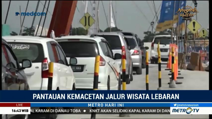 Antrean Kendaraan di Jembatan Kalikuto Akibat Penyempitan Jalan