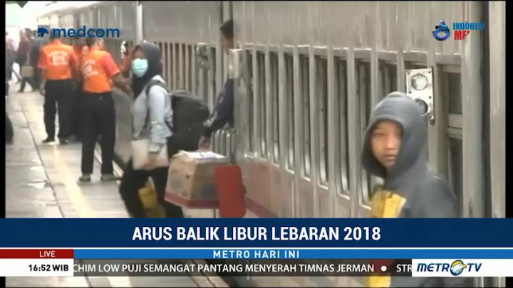 Stasiun Pasar Senen Masih Dipadati Pemudik Arus Balik