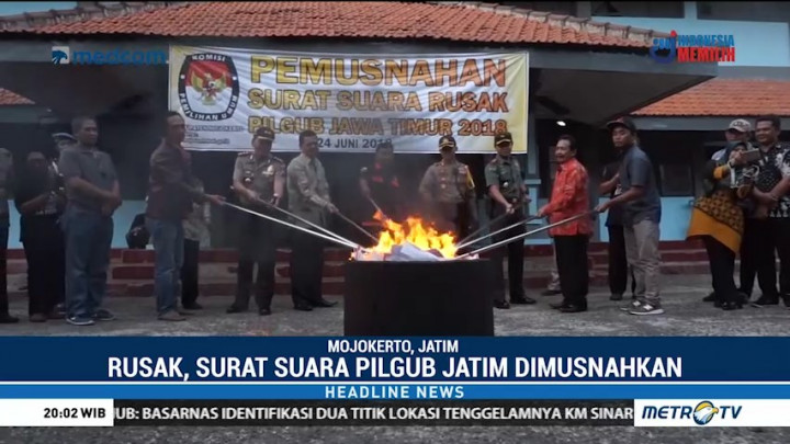KPU Mojokerto Bakar Surat Suara Pilgub Jatim yang Rusak