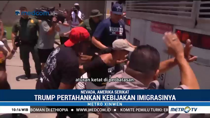 Pengunjuk Rasa di Texas Halangi Bus Pembawa Imigran