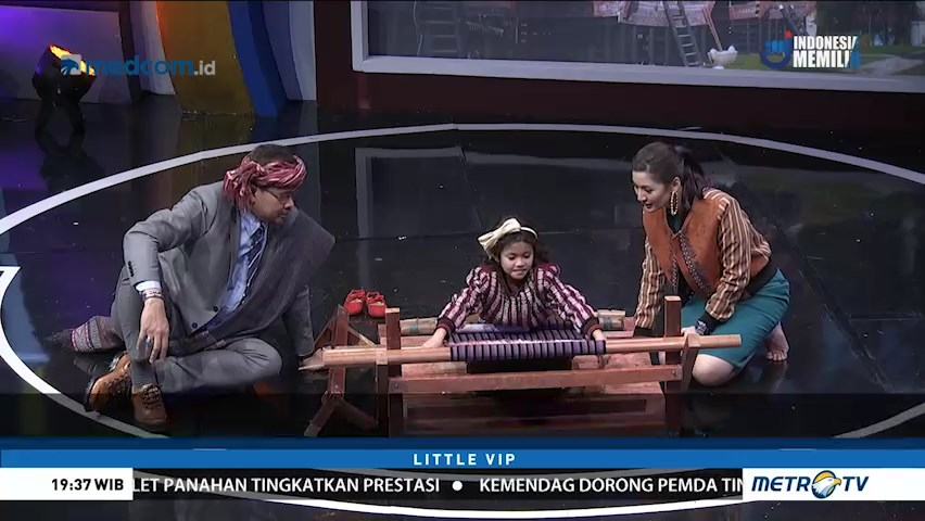 Nantika Sihombing Ajari Cak Lontong Menenun