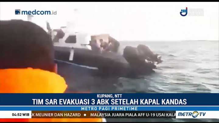 Petugas Evakuasi Tiga ABK Korban Kapal Terbalik di Kupang