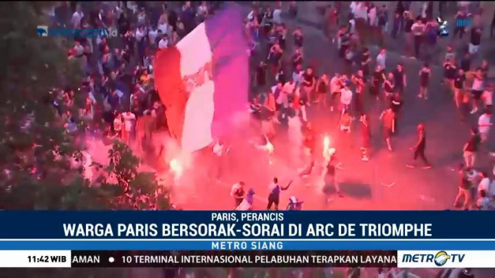 Warga Paris Sambut Kemenangan Timnasnya