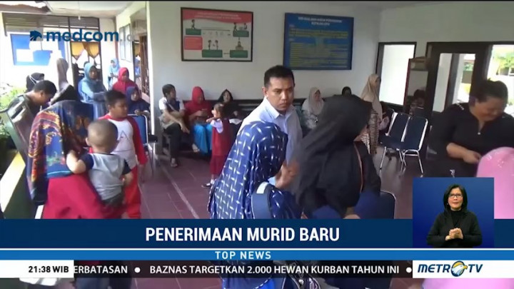 Puluhan Orang Tua Murid di Palopo Protes ke Kantor Dinas Pendidikan