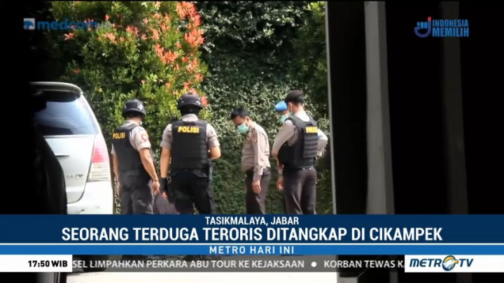 Densus 88 Geledah Tempat Usaha Terduga Teroris di Tasikmalaya