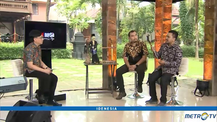 Belajar Etika Memegang Keris