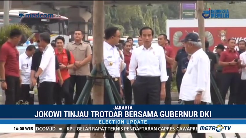 Jokowi Tinjau Pengerjaan Trotoar Bersama Anies Baswedan