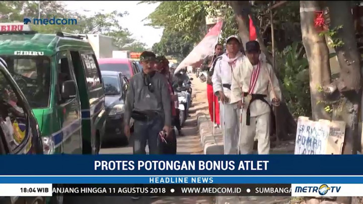 Aksi Jalan Kaki Atlet Paralimpik Kembalikan Medali Emas ke Presiden