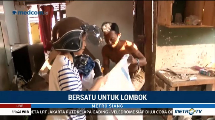 Pascagempa, Warga Lombok  Mulai Bersihkan Reruntuhan