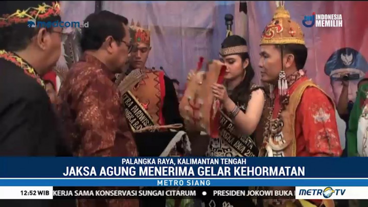 Jaksa Agung Terima Gelar Kehormatan Adat Dayak