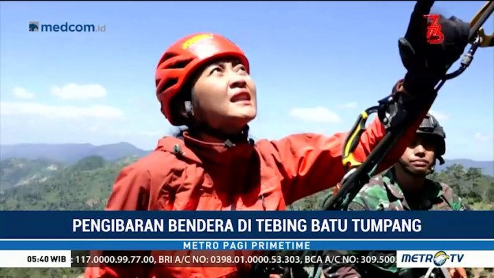 Simulasi Pembentangan Bendera Raksasa di Tebing Batu Tumpang