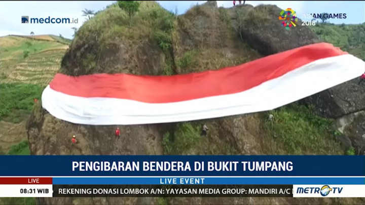 Bendera Raksasa Berhasil Dibentangkan di Batu Tumpang