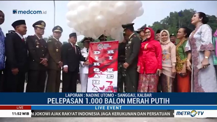 Kemeriahan Pengibaran Bendera Merah Putih di PLBN Entikong
