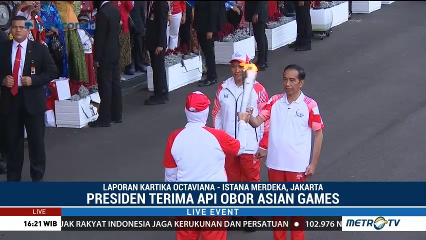 Presiden Jokowi Terima Api Obor Asian Games