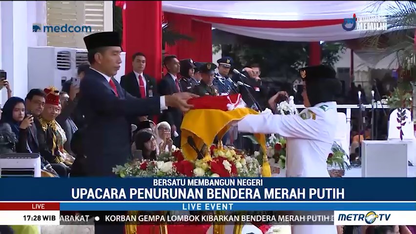 Upacara Penurunan Bendera (2)
