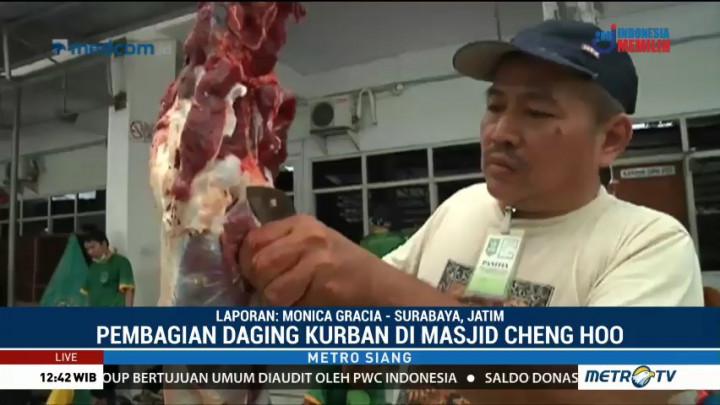 Suasana Pemotongan Hewan Kurban di Surabaya dan Banda Aceh