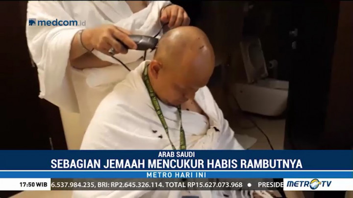 Jemaah Haji Ramai-Ramai Gunduli Kepala