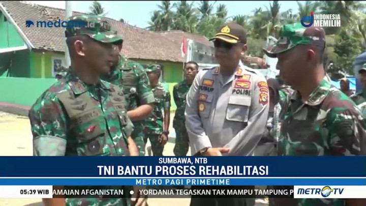 TNI Bantu Rekonstruksi dan Rehabilitasi Pascagempa di Sumbawa