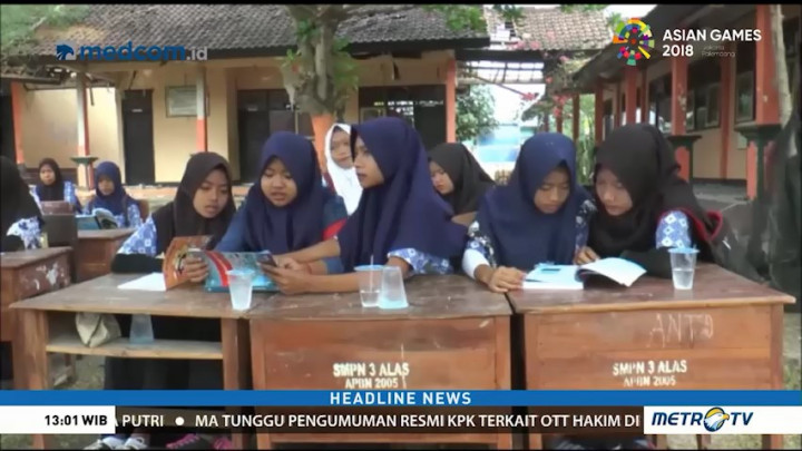 Sekolah Rusak Karena Gempa, Siswa di Sumbawa Belajar di Bawah Pohon