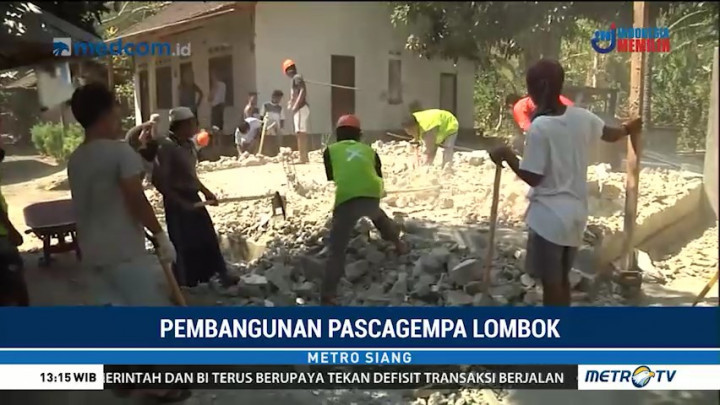 Rumah Sementara Pengungsi Dibangun dari Puing-puing Sisa Gempa
