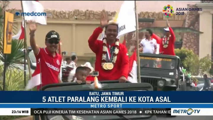 Atlet Paralayang Diarak Keliling Kota
