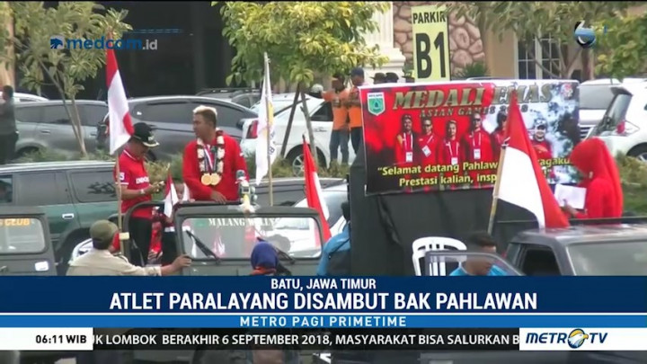 Atlet Paralayang Diarak Keliling Kota