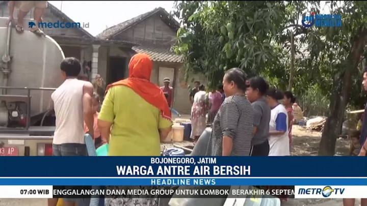 Kekeringan, Warga Bojonegoro Antre Air Bersih