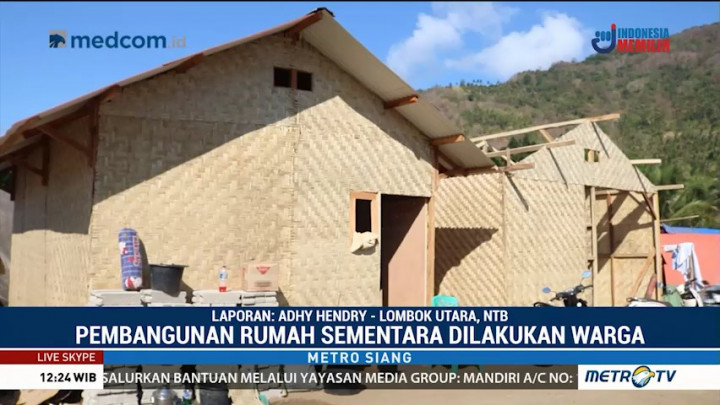Warga Lombok Mulai Membangun Rumah Sementara
