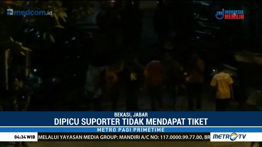 Suporter Persija Bentrok dengan Polisi