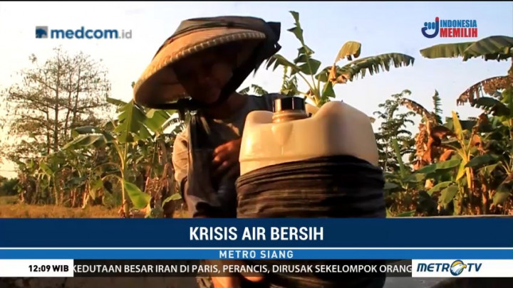 Nenek di Cirebon Harus Berjalan 5 Km untuk Dapatkan Air Bersih