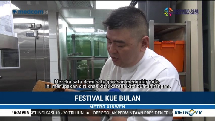 Melihat Proses Pembuatan Kue Bulan