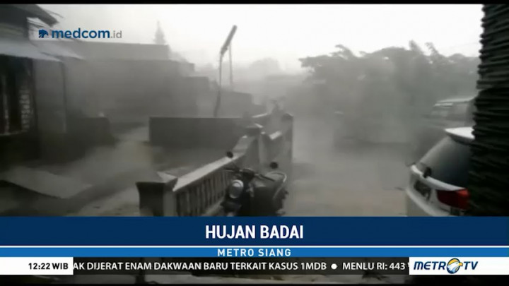 Hujan Badai Terjang Lamongan