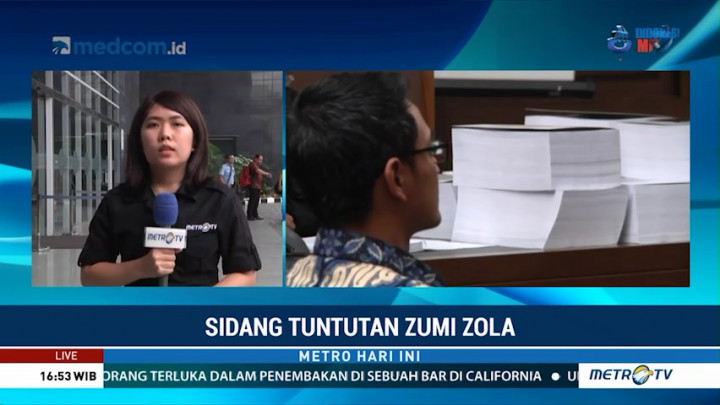 Zumi Zola Dituntut 8 Tahun Penjara