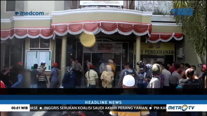 Demo di Kantor KPU Maluku Utara Ricuh